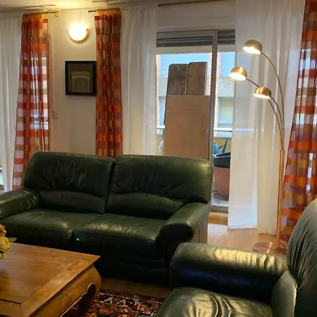100 M With Parking And Balcony In The Hypercenter Daire